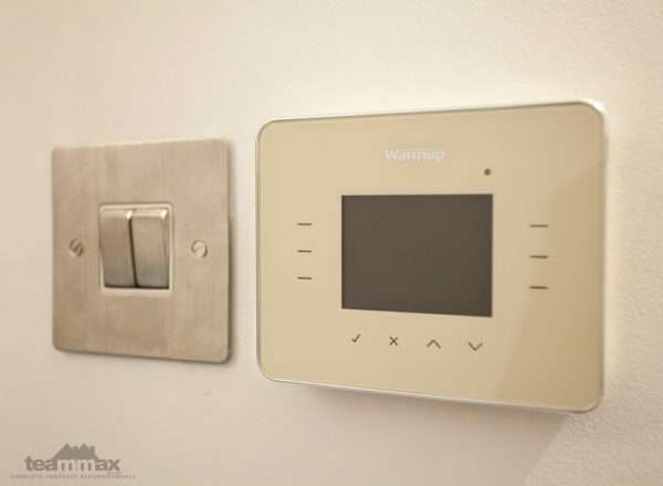 Thermostat for underfloor heating / towel rail