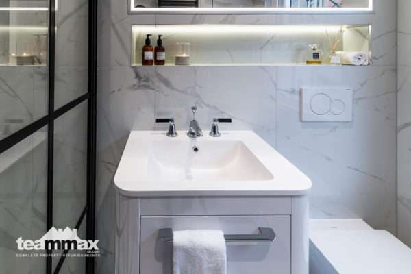 Independently lit shelf & mirror